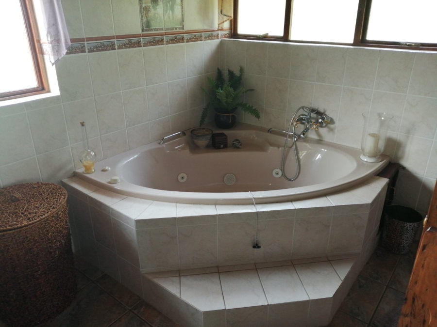 4 Bedroom Property for Sale in Boschenvaal River Front Lodges Free State